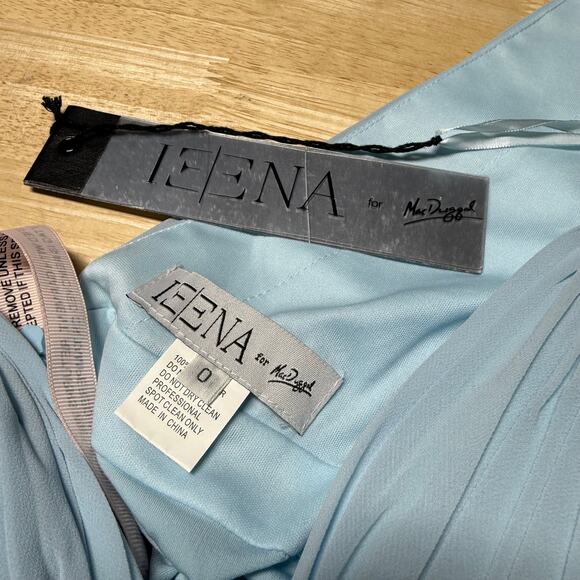 Mac Duggal NWT Pleated Chiffon Sleeveless Plunge V-Neck Gown Powder Blue Size 0 - Picture 4 of 11